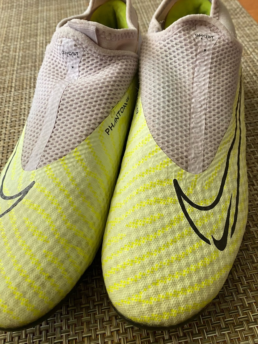 Nike Women’s 8.5 Phantom Ghost Soccer/Training Shoes Neon Yellow and white.